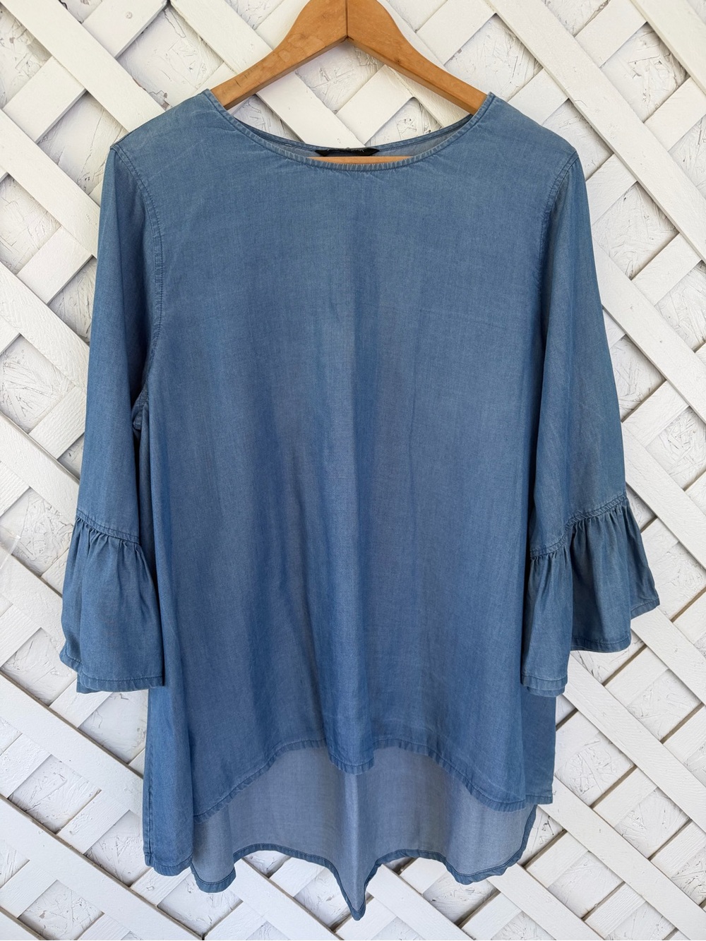 John Mark Tencel Top size L Chambray Denim-Look Ruffle Bell Sleeve Hi-Low Hem